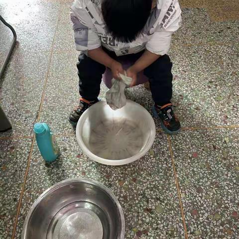 池阳小学一年级四班刘子航假期微实践之做家务