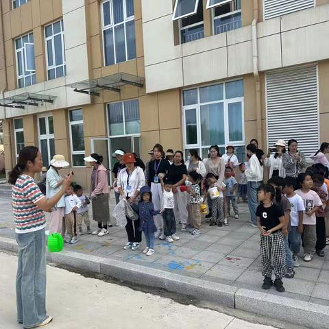 二实小幼儿园中班组（东院区)亲子种植活动