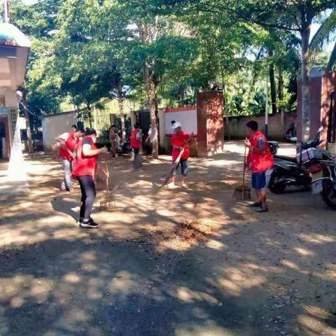 坡拉村清“五边”促“四爱”环境卫生整治活动