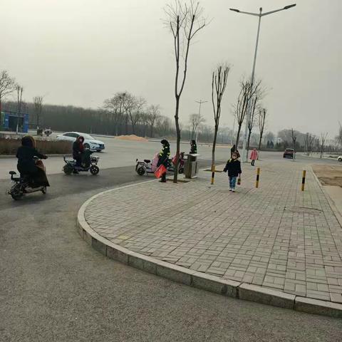 用“心”护学，为“爱”站岗——记城西学校一年级三班家长护学岗值勤记