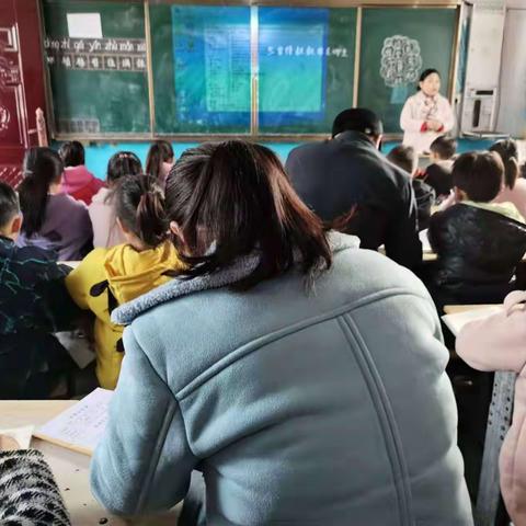 玄武镇中心小学三月一号起掀起听评课的热潮