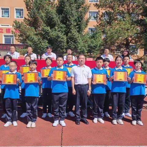 科尔沁区第八中学七年二班记录新生校园生活