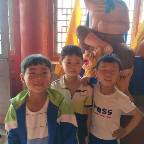 二年级棒棒哒徒步五公里