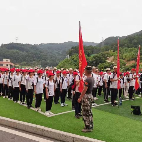 青春逐梦，齐心协力——龙岩一中锦山学校2024届七⑴班军训第三天