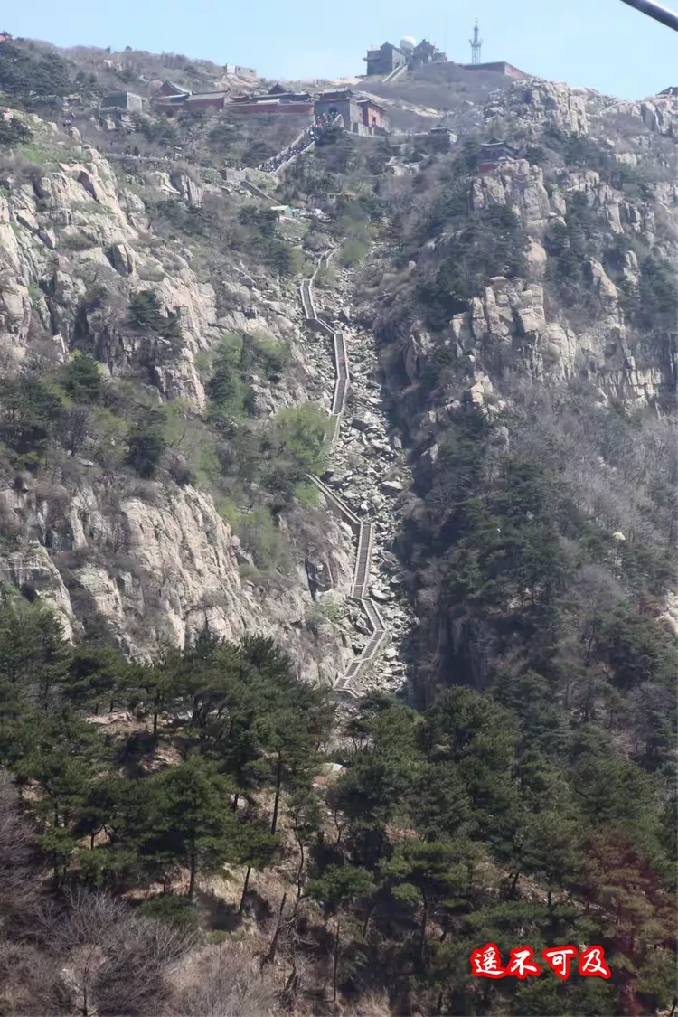 《泰山之旅》