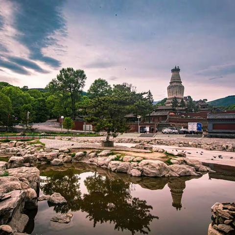 日月经天 晨暮梵音，五台山大朝台记