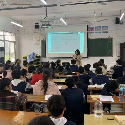 汉寿职业中专电子2101班期中考试总结大会暨家长会
