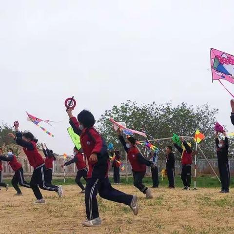 助力双减，放飞梦想——和静县第四小学放风筝比赛活动