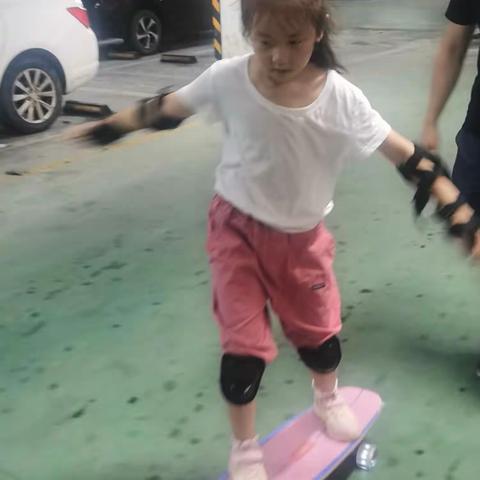 学滑陆冲板
