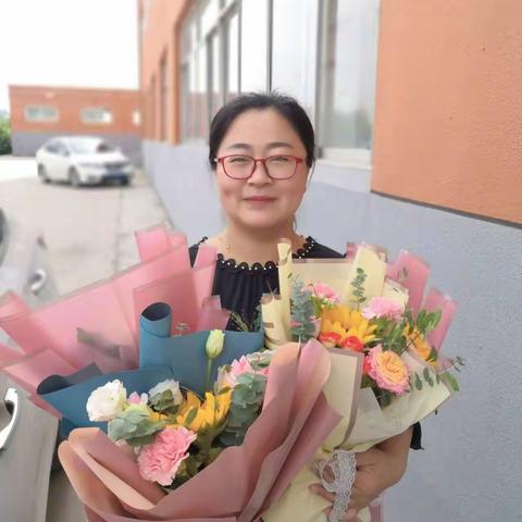 丹心化作春雨洒，赢得桃李满园香           ——定远寨镇明德小学李晓燕