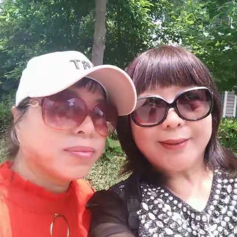 这是我在江苏省。淮安市。洪泽区的时候。和姐姐一起出去游玩。留下的美好回忆。