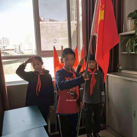 红领巾，心向党