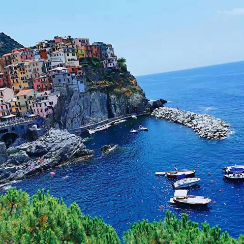 悬崖上的Manarola.