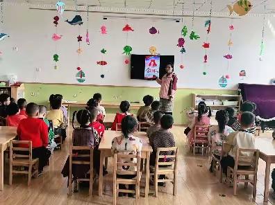 知雷锋、颂雷锋、学雷锋——兴宁幼儿园大七班小朋友学习“雷锋”好榜样