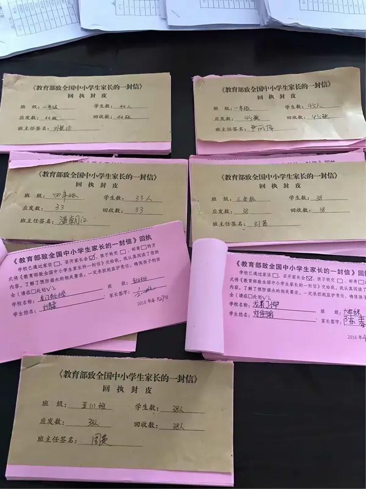 我校召开防溺水安全教育家长座谈会，发放致家长的一封信，并收回回执单存档。