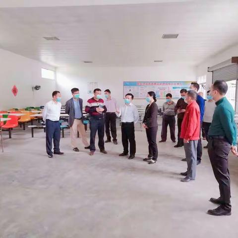 罗定市市委常委周海芬、榃滨镇党委书记蓝美、副镇长周仲舒一行莅临榃滨镇中心小学督导检查复学准备工作