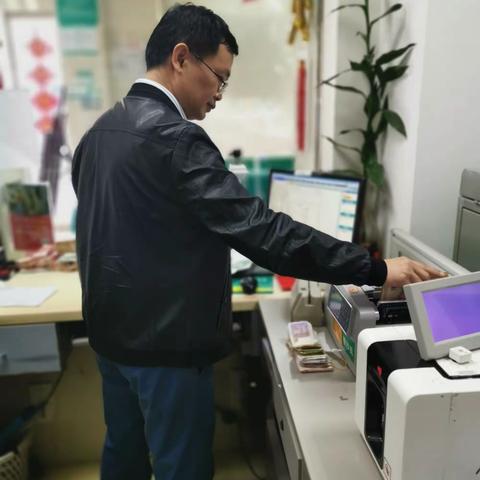 蔡亲德副行长到大致坡支行进行业务督导和检查