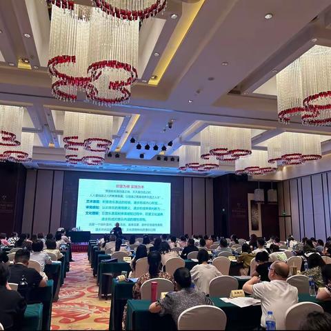 落实艺术新课标，打造美育新课堂