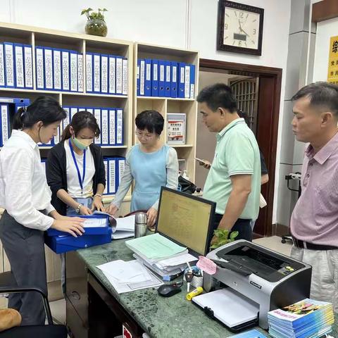 吉阳区副区长陈练到丹州社区指导疫情防控工作