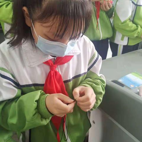 “腕间的美丽风情——彩绳编织”主题活动