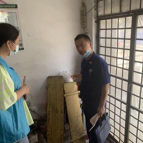 中街社区在辖区内开展日常消防安全排查工作