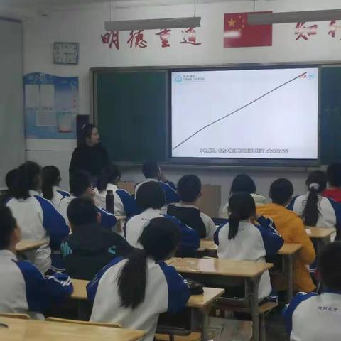 校本课程精彩纷呈 点亮学子多彩人生               —德州九中大学路校区七年级校本课程开课