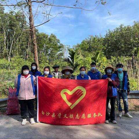 清理河道垃圾 保护生态环境 牙叉青年志愿者在行动