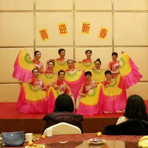 载歌载舞   喜迎新春——记市总工会秋之韵艺术团、巨化联谊艺术团联欢会。