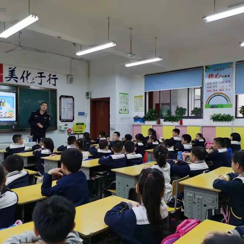 手拉手筑起安全交通防线——龙洲小学2108班安全交通教育