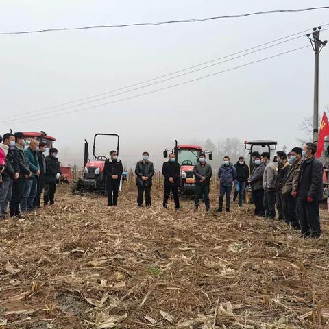 彝良县龙街乡召开土地冬翻深耕现场培训会