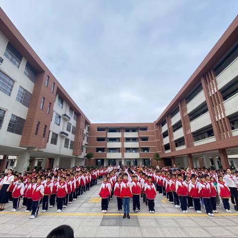 童心追梦心向党 争做新时代好少年——固镇县实验小学创业路校区举行少先队入队仪式