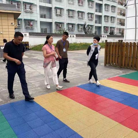 上级领导到青岩幼儿园视察疫情防控开学准备工作