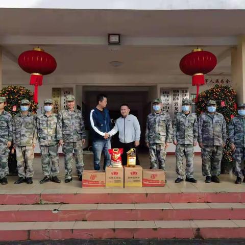 云龙镇政府春节慰问民兵班队员
