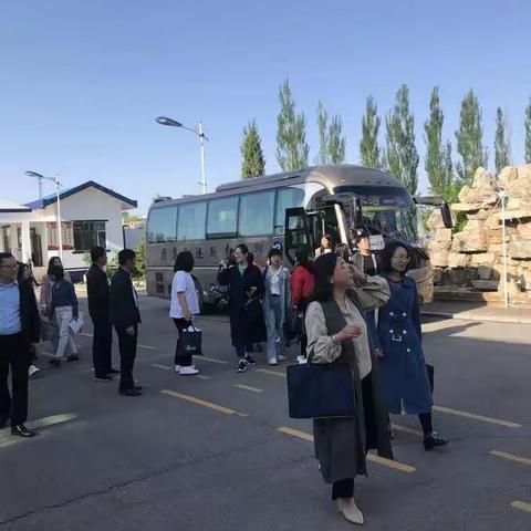 同盟互助，携手共进—准格尔教育教学研究中心关于开展“送教下乡”暨联盟校同课异构准民小赴魏家峁小学研讨活动