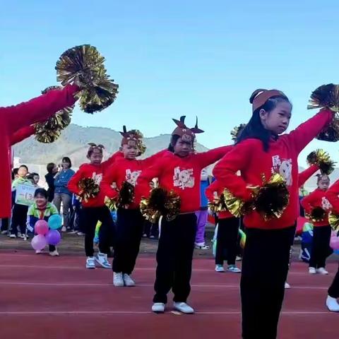 崇义县思源实验学校小学部第一届体育艺术节开幕式之艺术表演集锦
