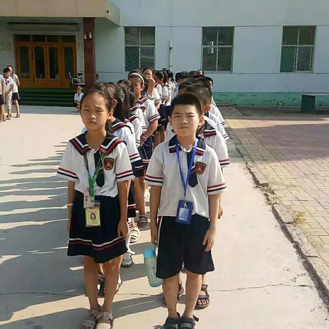 育英五五班   ――快乐的游玩，自然的风光。