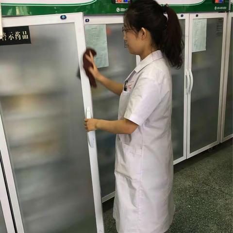 门诊药房创卫工作持续进行中