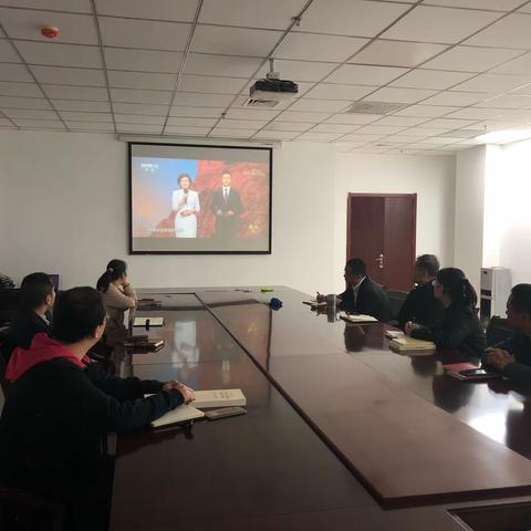 区金融服务中心（区投资公司）组织集中观看《榜样4》