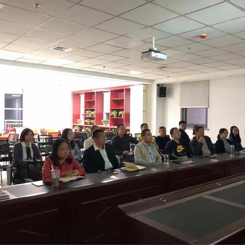 区金融服务中心组织全体干部员工观看《问政时刻》第二期