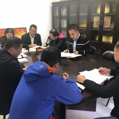 区金融服务中心（区投资公司）组织开展“不忘初心、牢记使命”主题教育学习活动