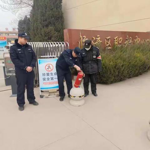 又是一年开学季，公安新丰派出所“护学岗”再开启