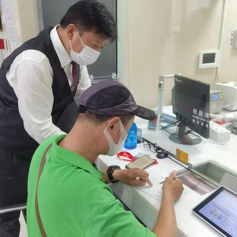 长安和内支行:耐心服务聋哑人 无声服务获赞扬
