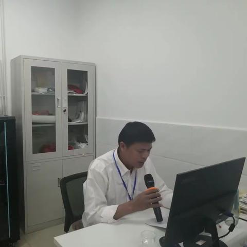 家校合力，共筑英才——藤县第四小学召开“孩子们的成长，与你相伴”家长会