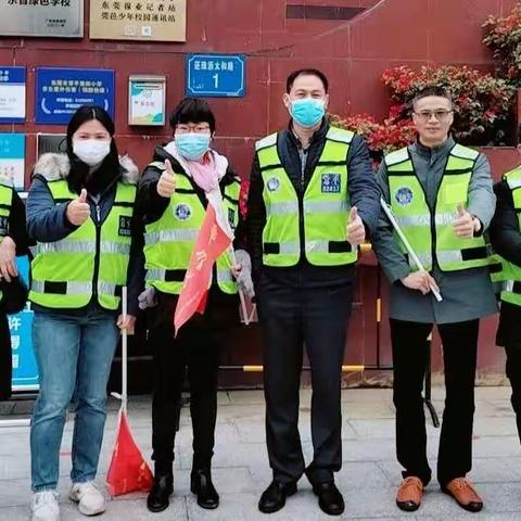 爱心献四小，真情暖人心。——601班志愿者精神