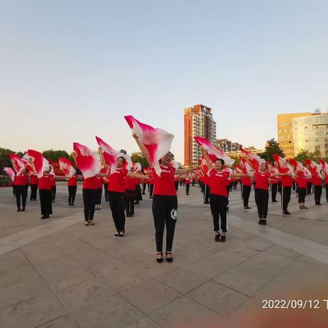 快乐健身大舞台   你我同行更精彩一一巢湖市健身秧歌协会快乐健身在行动