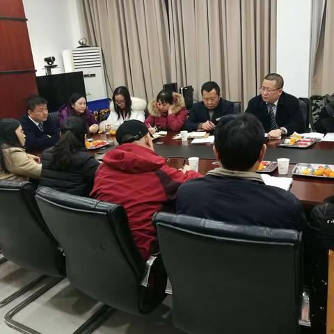 东湖支行网点三支部召开党员大会