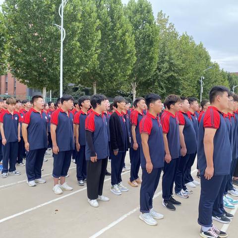 军训，让我们遇见最美的自己——军训五连的第一天