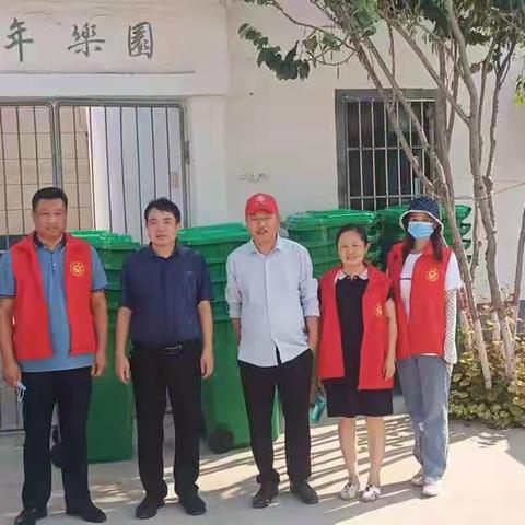 区政数局爱心捐赠垃圾桶助力创城显担当