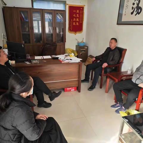 华龙区行政审批和政务信息管理局     积极对接分包村委让文明城市创建走深走实