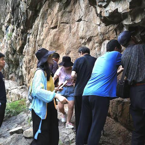 巴林左旗哈达图村发现契丹文、回鹘式蒙古文、汉文三种文字并用岩壁题记